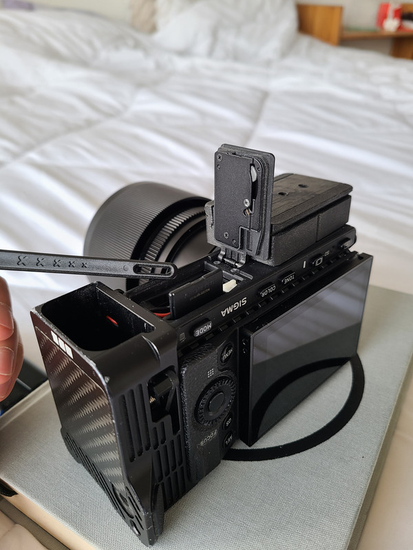 SD/battery port remain fully accessible