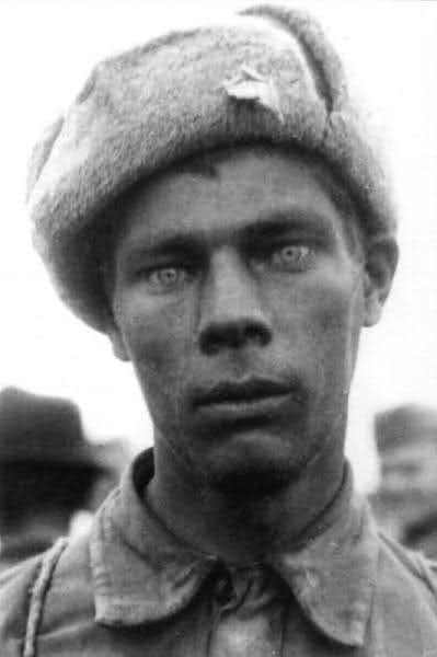 Retrato de un prisionero de guerra soviético capturado por los alemanes en el frente oriental