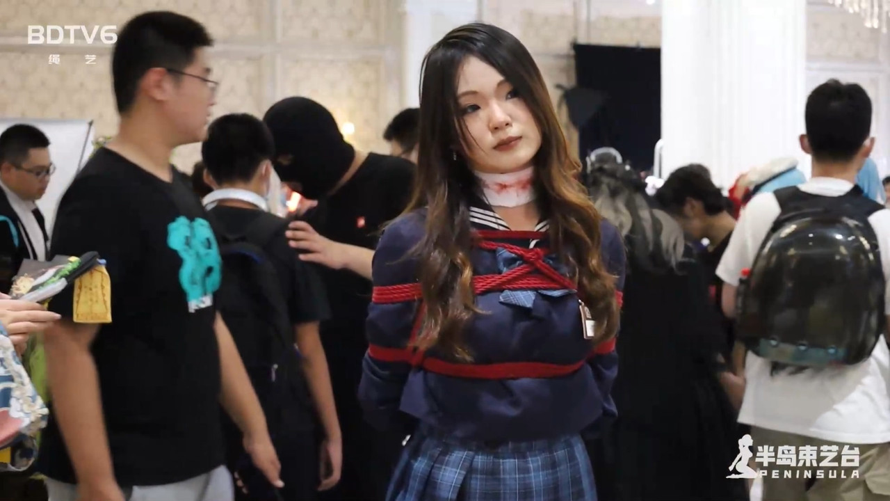 半岛束艺 卡菲漫展当明星的一天.mp4_20220903_182143.784