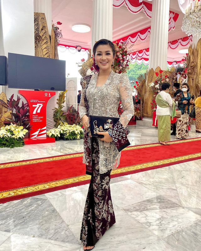 Fitri Carlina saat menjadi tamu undangan pada perayaan HUT RI ke-77 di Istana Merdeka.