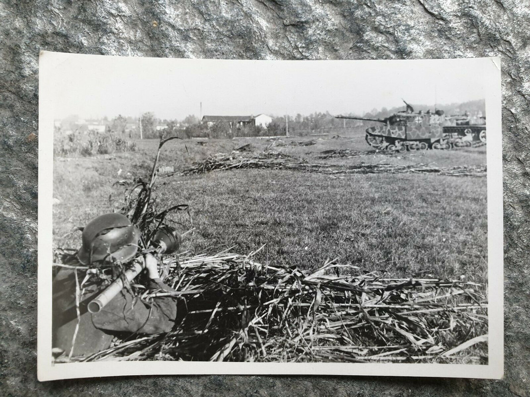 Panzerfaust, Beute-Sturmgeschütz, Italien