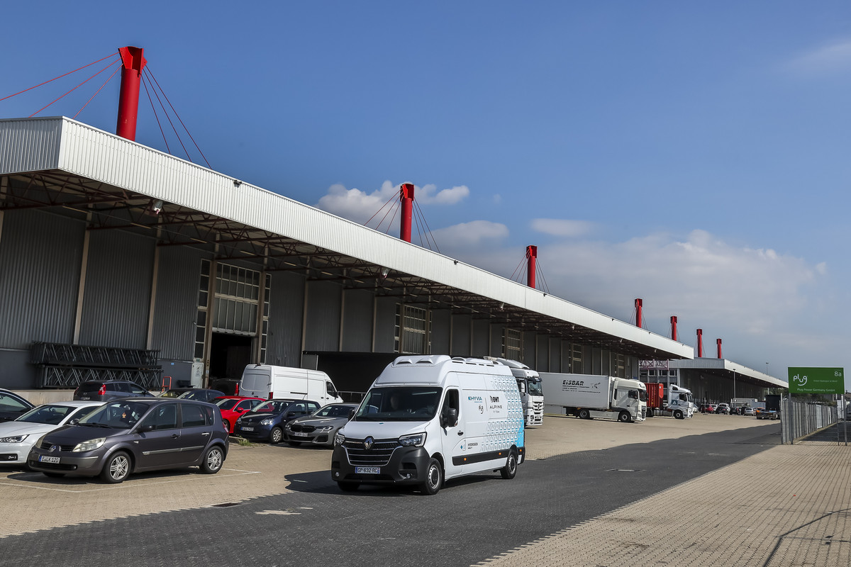 HYVIA_-_Renault_Master_VAN_H2-TECH_Roadtrip_France_Pays-Bas_1