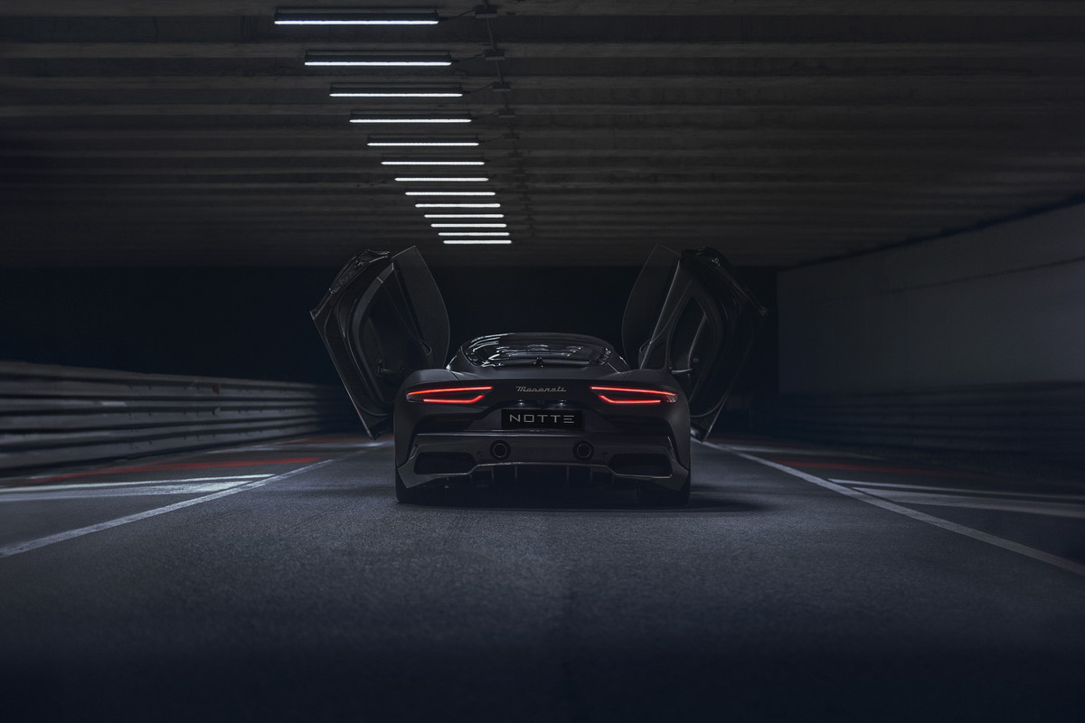 MaseratiMC20Notte(6)