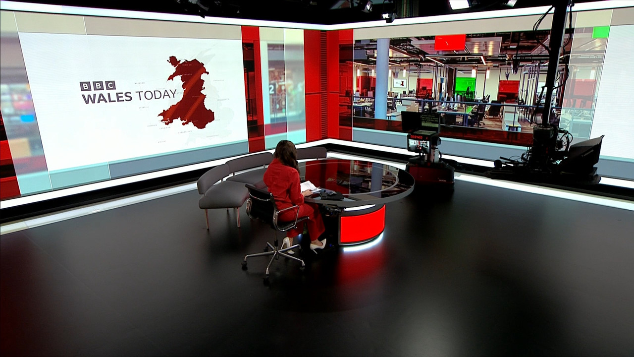 03.23 - 06.00.00 - Breakfast. The BBC's Breakfast programme features ....ts_snapshot_14.59.033