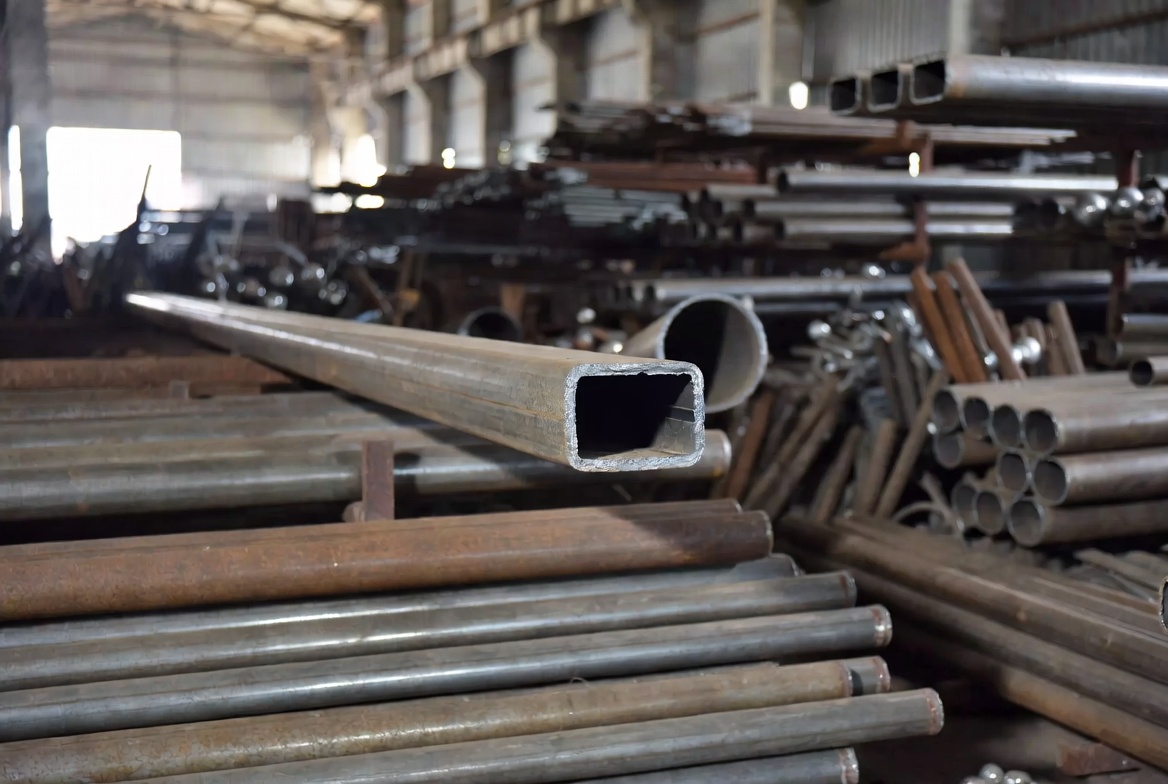 Профільна труба: повний гід по видах і застосуванню