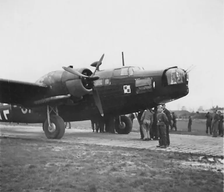 Vickers Wellington Wellington-Mk-IV-Z1277-GR-Z-of-No-301-Polish-Bomber-Squadron-November-1941-Eeklo-1941