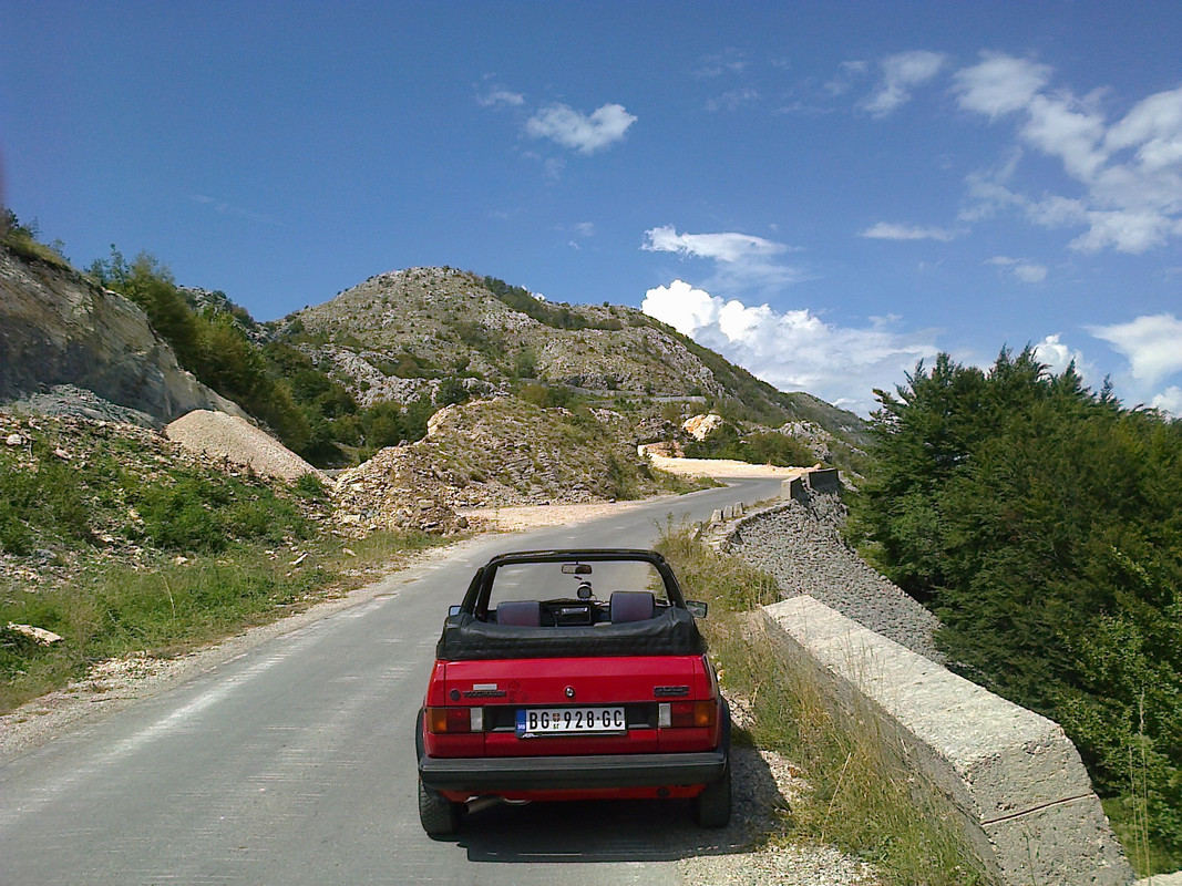Albanija ... sa spuštenim krovom i BG tablicama ... Fotografija2004
