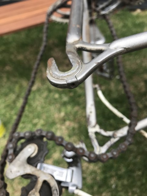 rear drop out with grub set hole