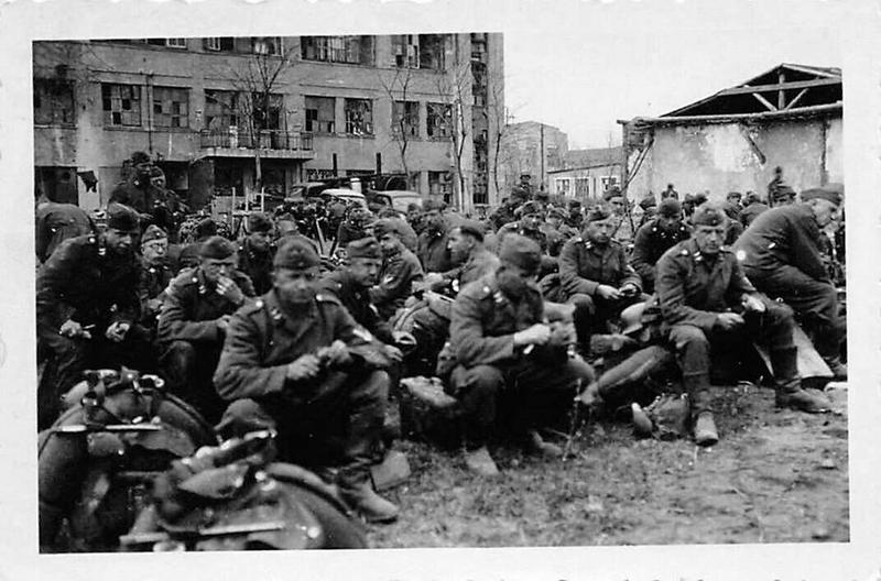 Немцы запорожье. Оккупация Запорожья 1941. Запорожье в оккупации. Немцы в Запорожье в 1941. Запорожье оккупировано.