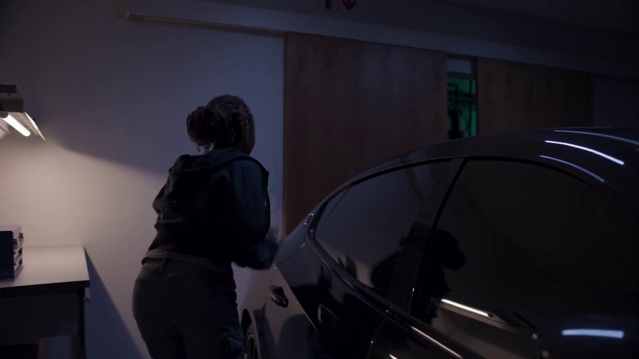 Invasive-2024-WEBRip-English-720p-x264-AVC-AAC-2-0-mp4-0002
