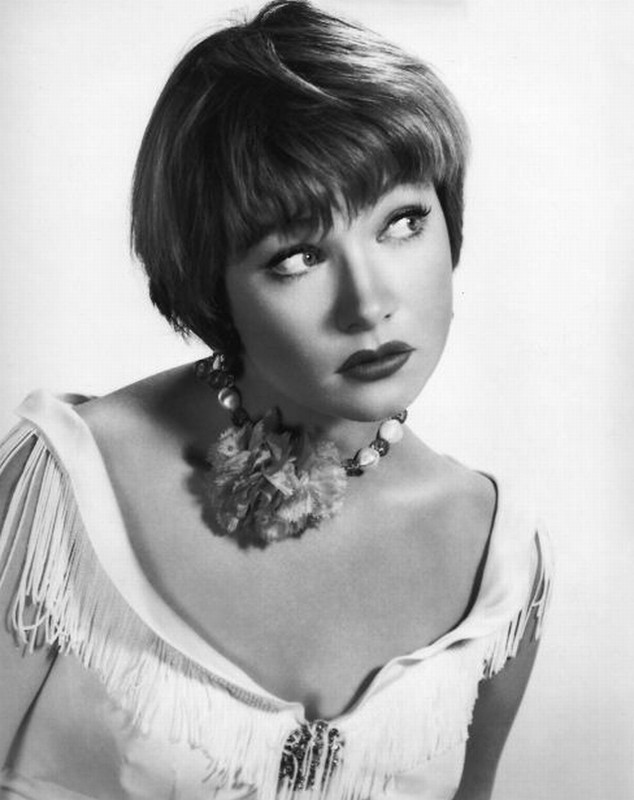 Shirley_MacLaine_b17