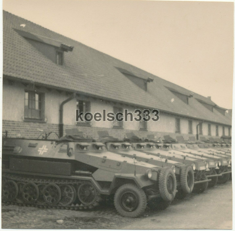 Foto Schützenpanzer Halbketten der 3. Panzer Division in Bereitstellung ... !