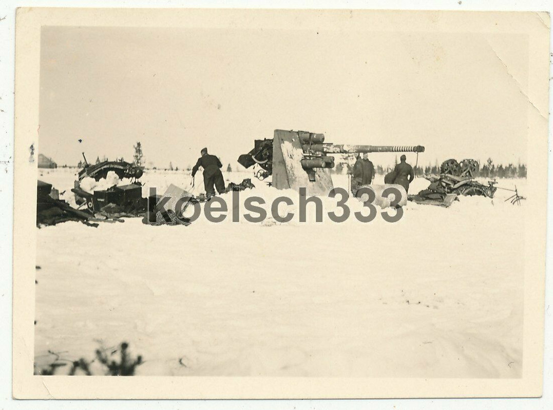 Foto Erdkampf Flak Geschütz mit 9 Abschussringen im Winter an der Ostfront 1942