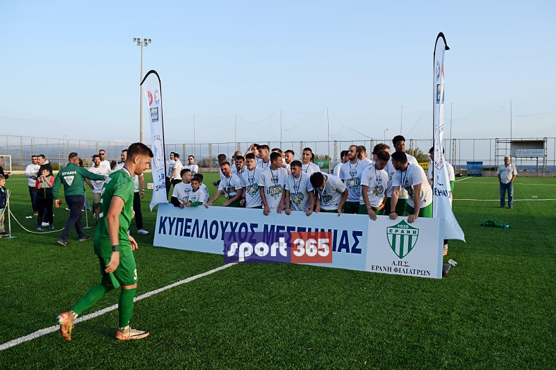 , &Tau;&omicron; &phi;&omega;&tau;&omicron;&rho;&epsilon;&pi;&omicron;&rho;&tau;ά&zeta; &tau;&omicron;&upsilon; &tau;&epsilon;&lambda;&iota;&kappa;&omicron;ύ &Epsilon;&rho;ά&nu;&eta;-&Pi;&alpha;&nu;&theta;&omicron;&upsilon;&rho;&iota;&alpha;&kappa;ό&sigmaf; (&phi;&omega;&tau;&omicron;)