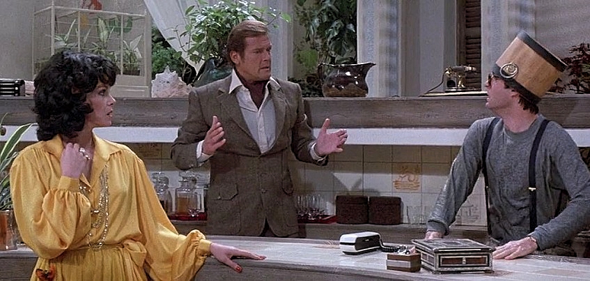 PINK-PANTHER-STRIKES-AGAIN-ROGER-MOORE-1-A-FOTOR.jpg