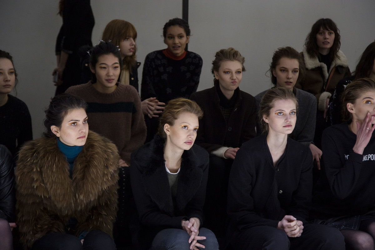 Leonard Paris Fall 2016 Backstage WwUgqjg4Ec0x