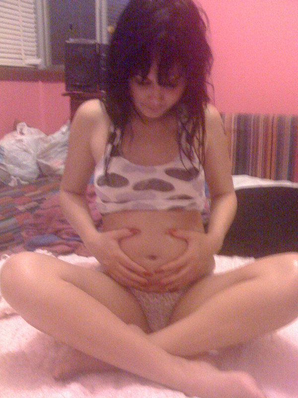 Otra nena amateur desnuda y embarazada