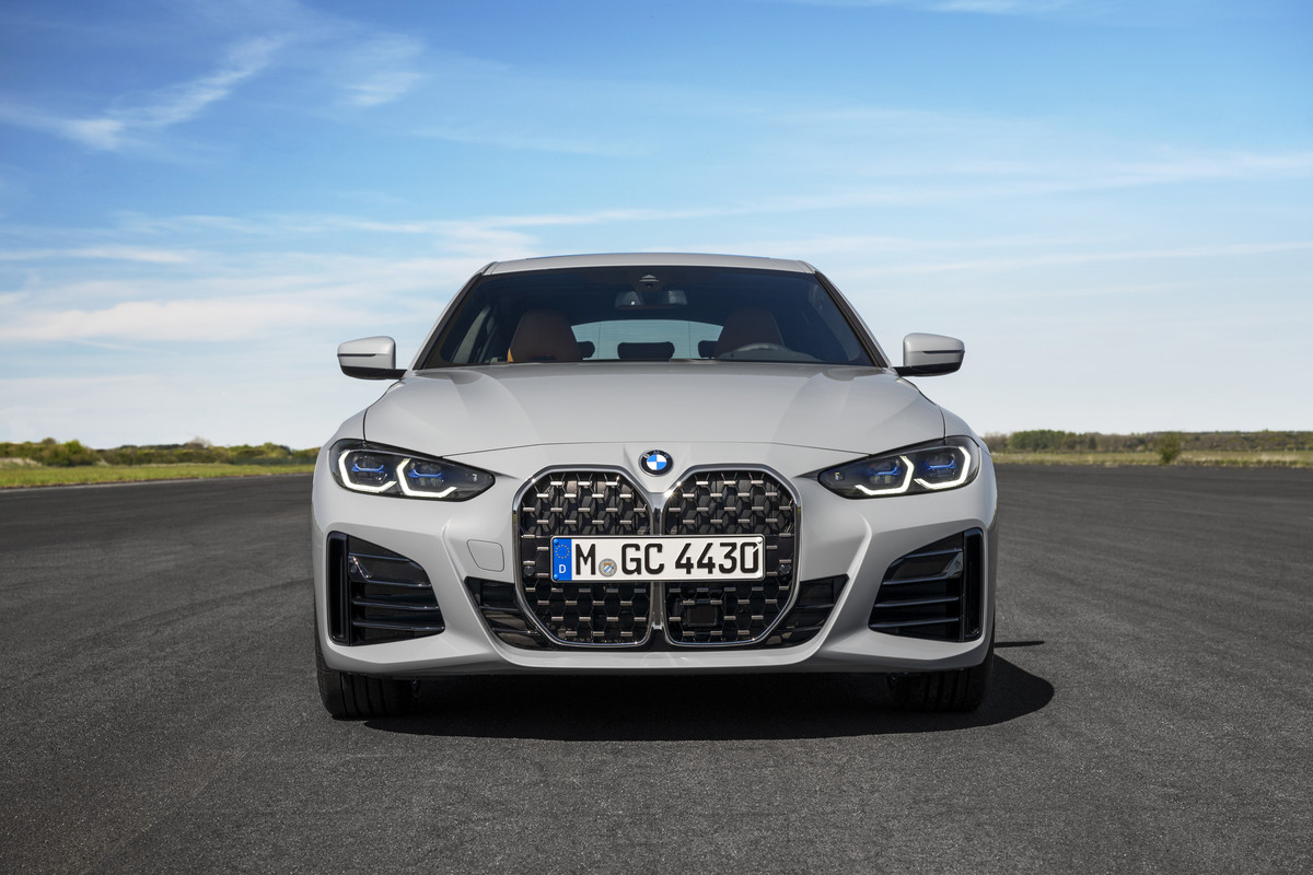 P90424592_highRes_the-all-new-bmw-430i