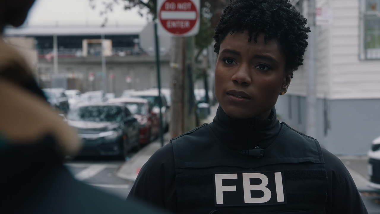 FBI.S04E10.Fostered.1080p.10bit.AMZN.WEB-DL.DDP5.1.HEVC-Vyndros.mkv_snapshot_05.16_[2022.01.06_07.45