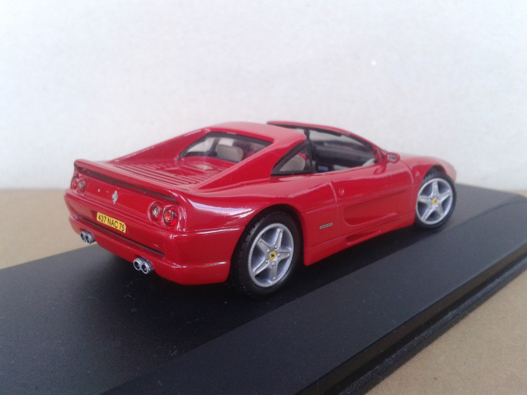 1995 Ferrari F355 GTS (Universal Hobbies-nº 10 James Bond Car Collection) (5)