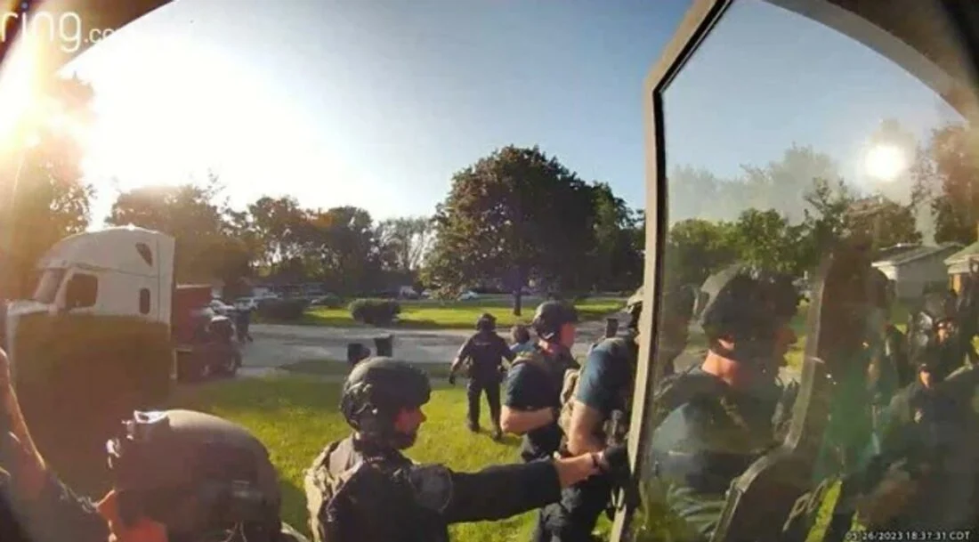 2-SWAT-raiding-inoccent-family-1100x609