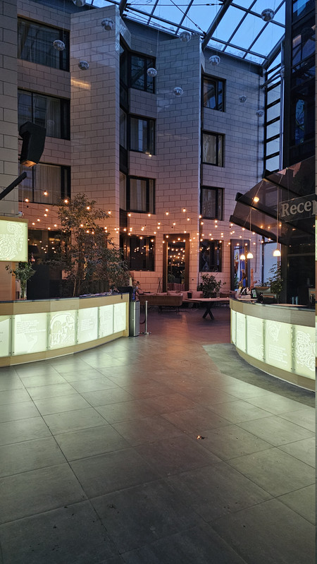 看看我們在大廳發現了什麼