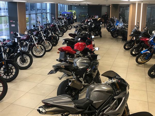 Покупка мотоцикла в фирменном салоне имеет свои преимущества Покупка мотоцикла в фирменном салоне имеет свои преимущества