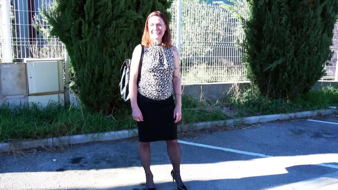 JacquieEtMichelTV 25 07 03 Wendy 40 years old future manager of a hair salon in Brignoles!