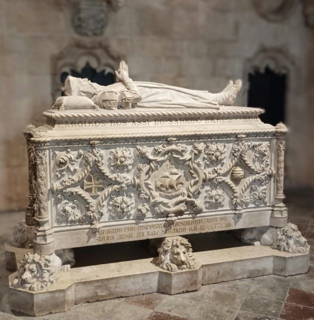 Escapada a Lisboa - Blogs de Portugal - Museo Jerónimos, Descubridores, Torre de Belem, iglesias y atardecederes (42)