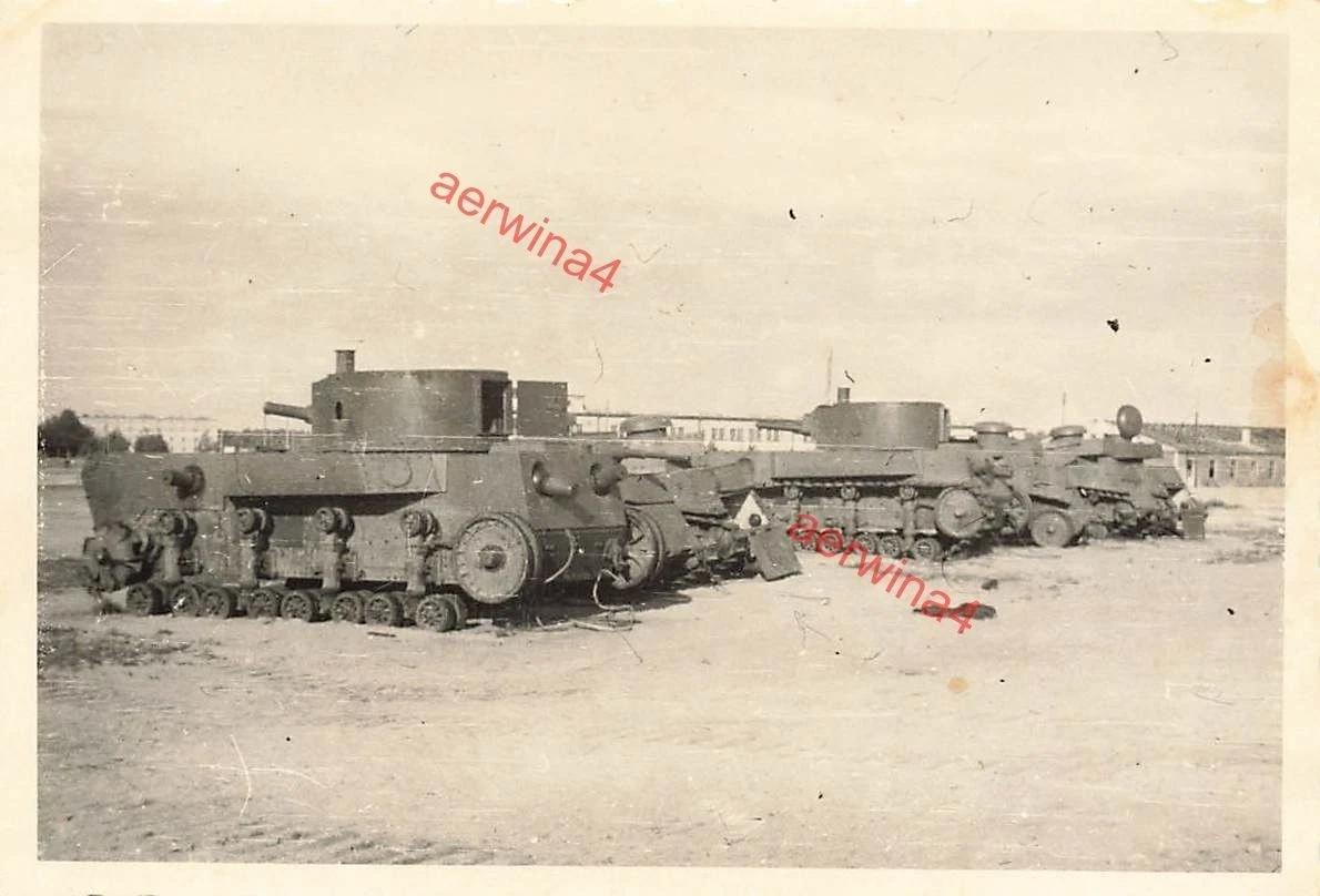 Foto 2 WK russ Panzer T 24 Tank Multiturmpanzer Pinsk Weißrussland Ostfront