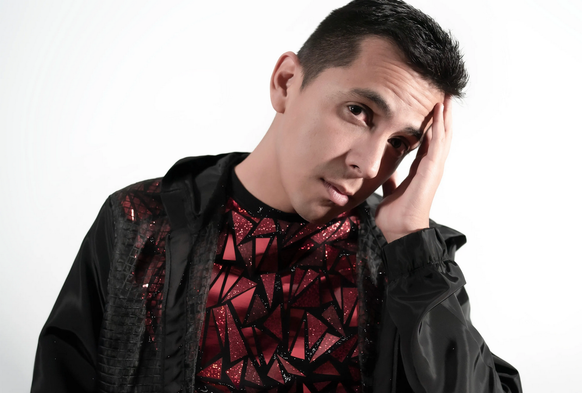 Néstor Fly apoya con tema 