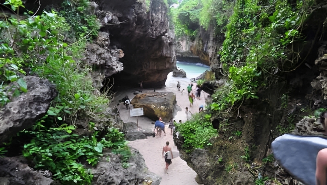 Pantai Suluban