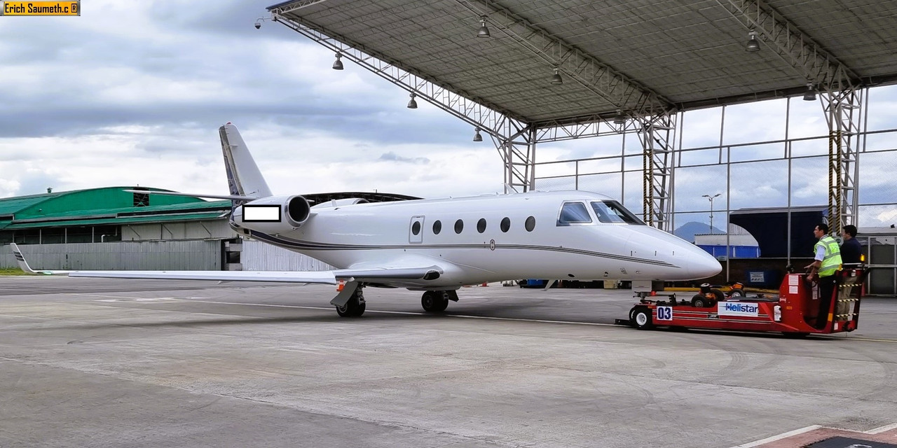 Petro, sospecha que Israel monitorea sus vuelos en aviones de la FAC