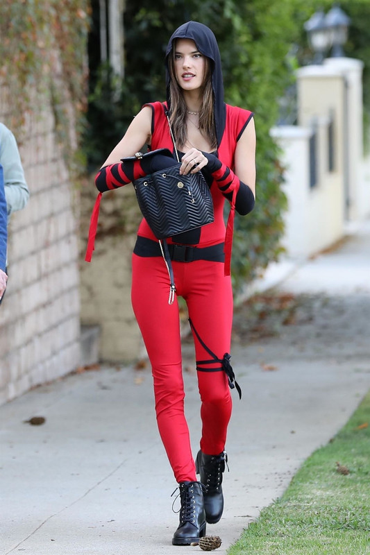 alessandra-ambrosio-trick-or-treating-in-santa-monica-10-31-2018