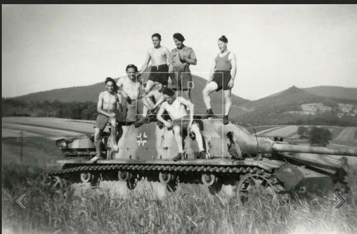 French soldiers posing on a German tank near Bad Bergzabern (Ger