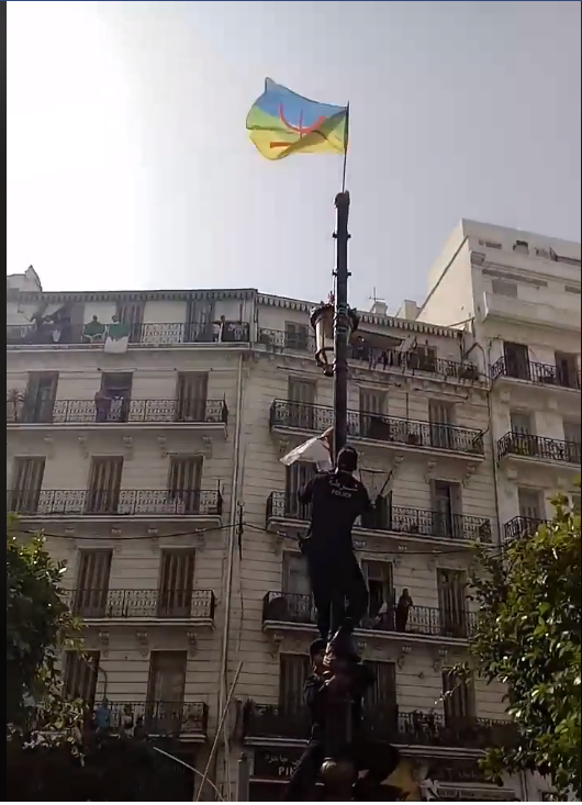 https://i.postimg.cc/nrh5r8mt/drapeauamazigh.png