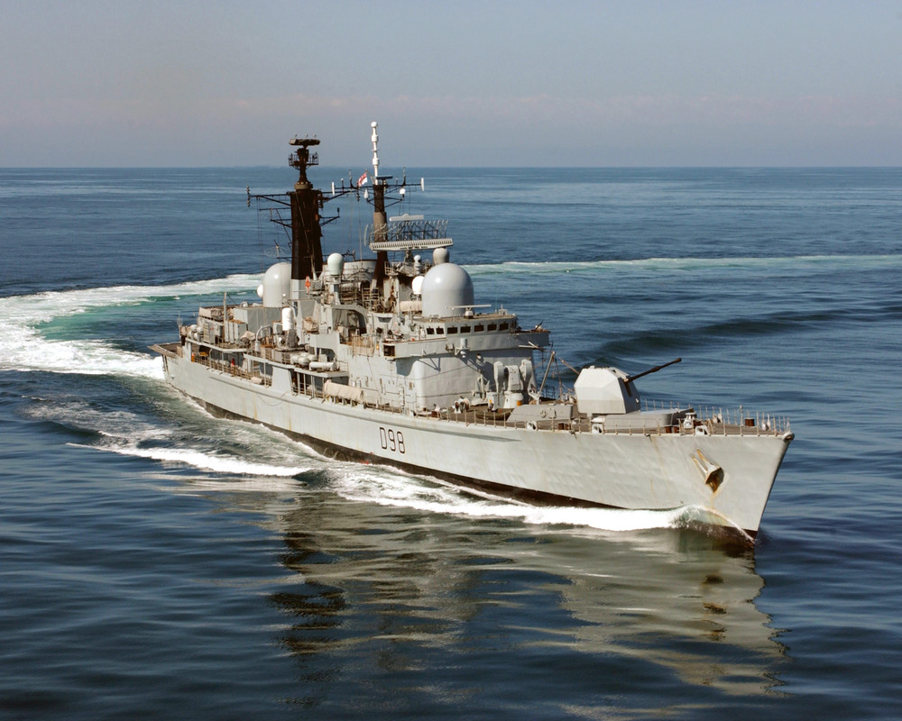 HMS York (D98) во время прибывания на Дальнем Востоке-2