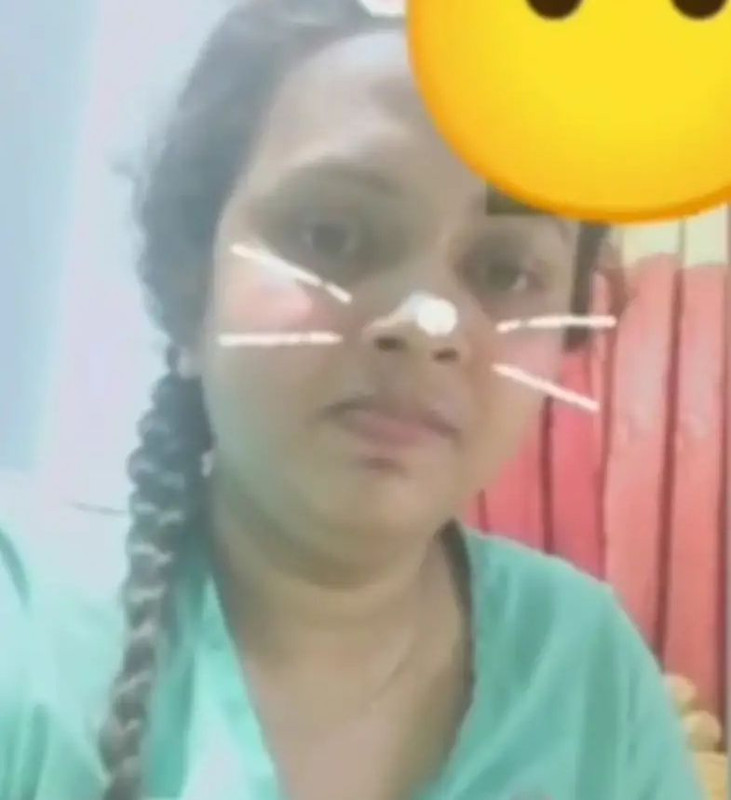 Desi bhabhi boobs and pressing on video call latest
