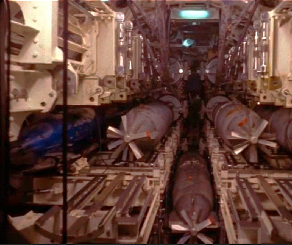 HMS Narwal (S.03) торпедный отсек