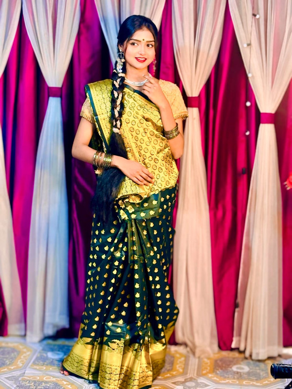 প্রিমিয়াম কোয়ালিটির শাড়ি(ব্লাউজ পিস ছাড়া)