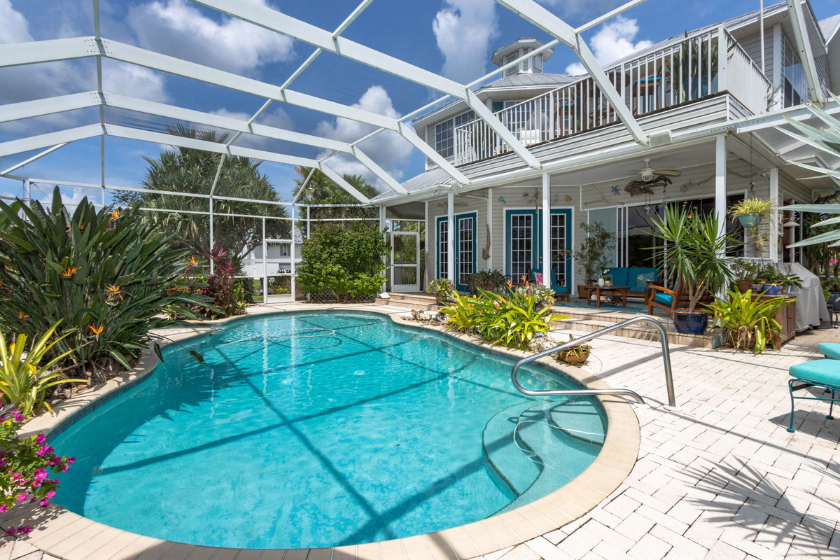 16900 Carolyn Lane
