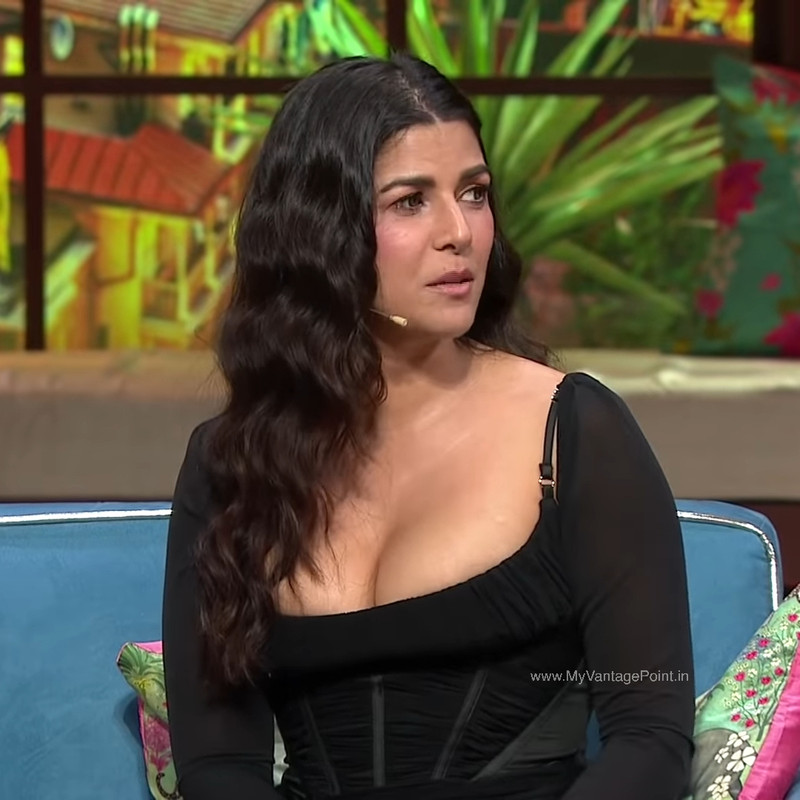 beautiful-nimrat-kaur-in-the-kapil-sharma-show-promoting-dasvi-2022