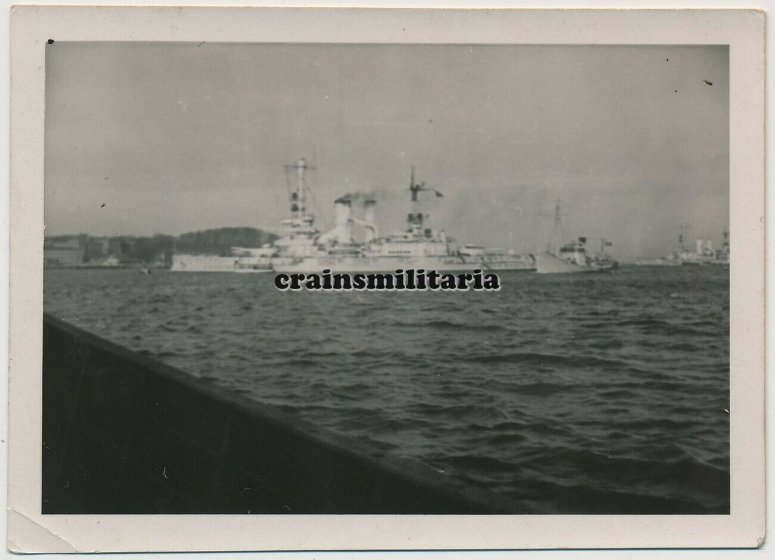 Foto, AK, Deutsches Schlachtschiff in schwerer See, 1942, Feldpost (GK)5075