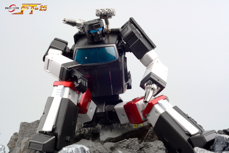 Fans-Toys-FT-25-Outrider-08