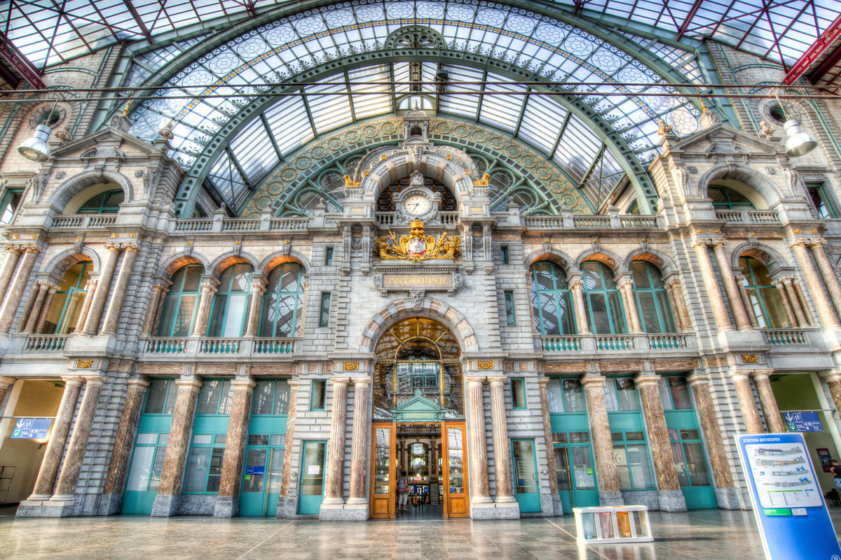 turquoiselargebuilding.jpg