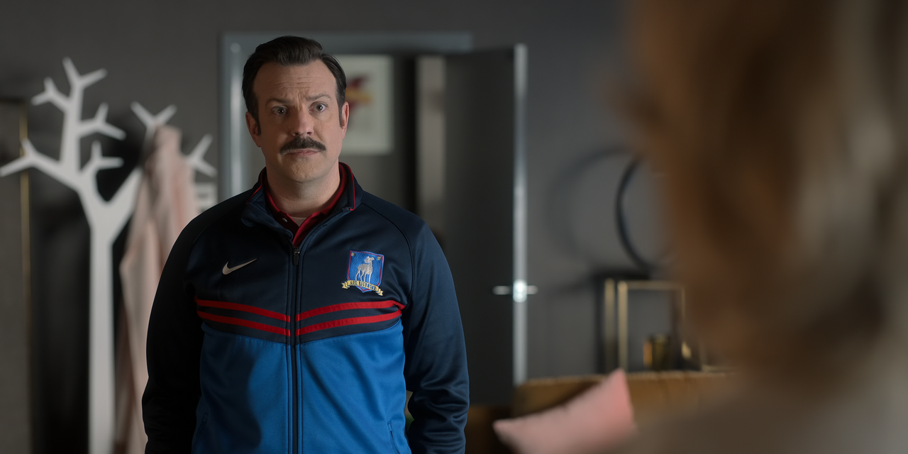 Ted.Lasso.S03E01.Smells.Like.Mean.Spirit.2160p.10bit.ATVP.WEB-DL.DDP5.1.HEVC-Vyndros.mkv_snapshot_32