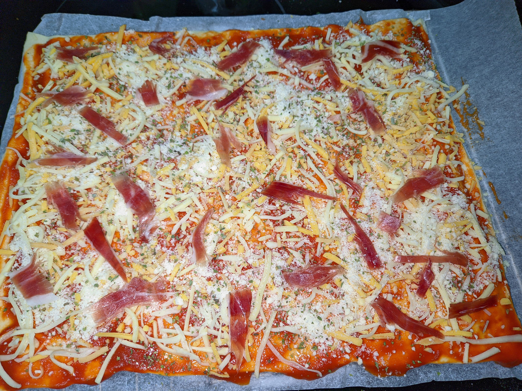 Pizza al millon de queso con jamon