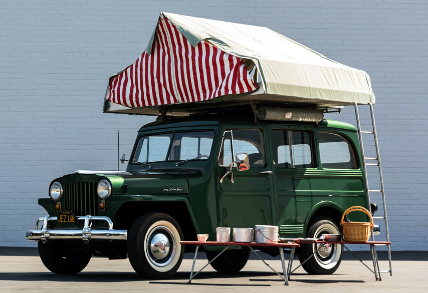 pour se rincer l'oeil - Page 28 1949-Willys-Jeep-Station-Wagon-Camper-Auction-1