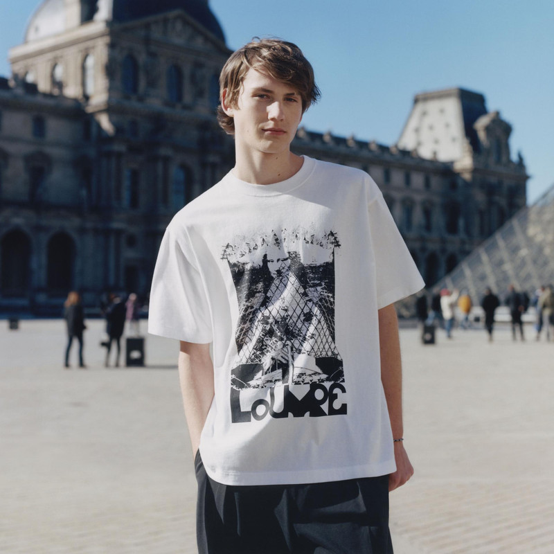 Uniqlo, le nuove t-shirt con il Louvre remixate da M/M (Paris)