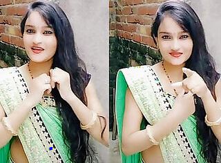 CUTE COLLEGE DOLL AARTI SINGH NAVEL SHOW